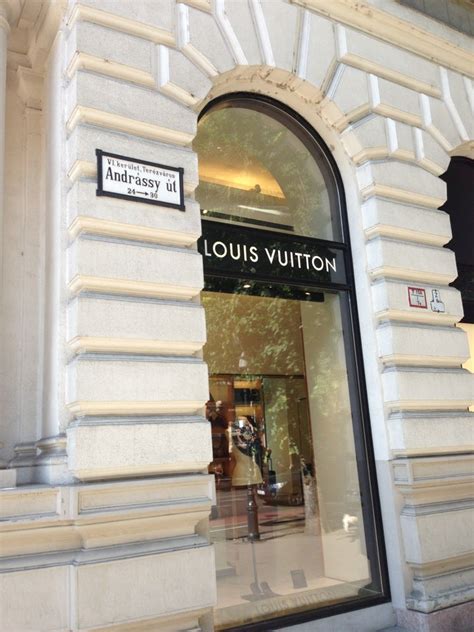 louis vuitton budapest website